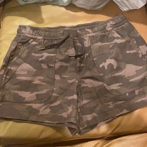 Camo farallon shorts